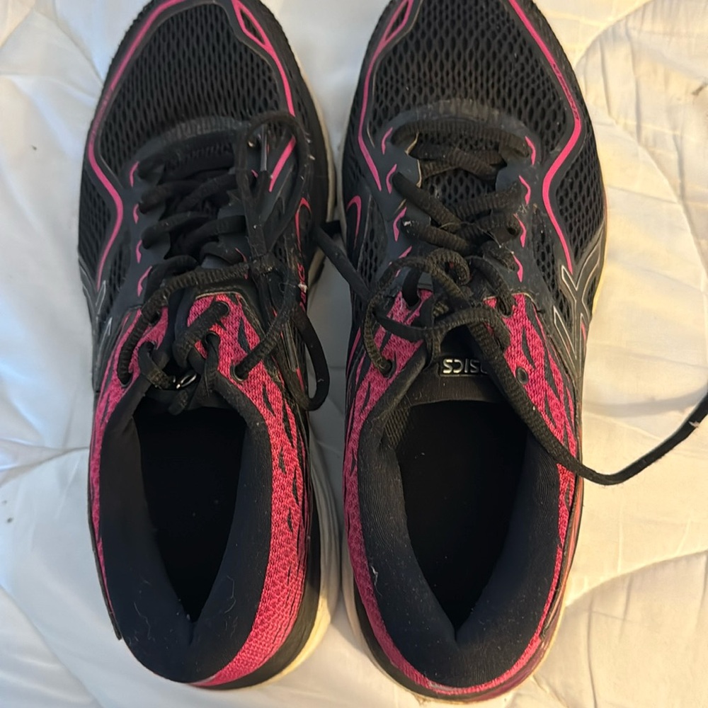 ASICS athletic shoes. 9 fluid ride